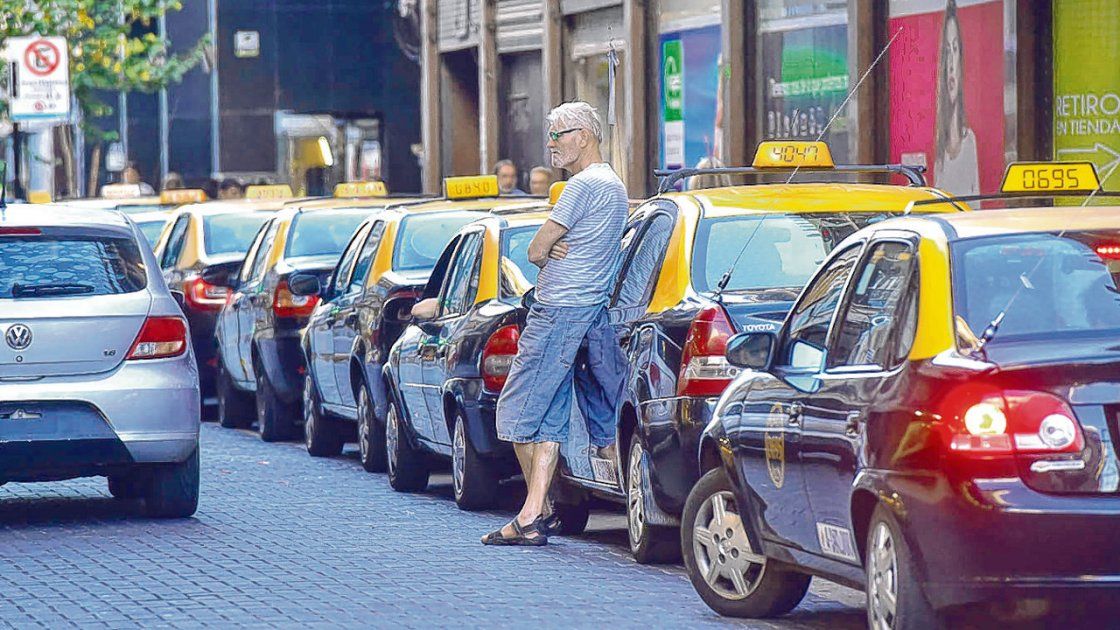 Día clave para definir un nuevo aumento de la tarifa del servicio de taxis