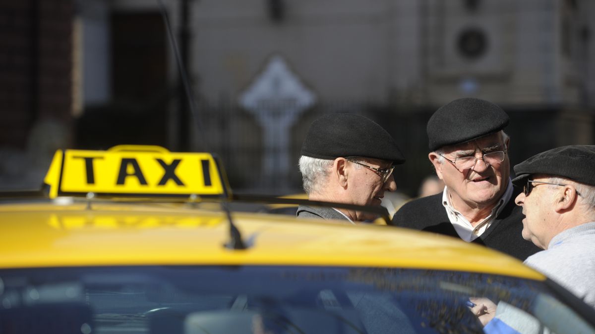 Dos Hombres Y Una Mujer Golpean Y Asaltan A Un Taxista En La Zona