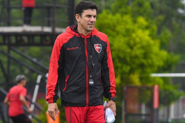 Presentan Al Nuevo DT De Newells Mauricio Larriera