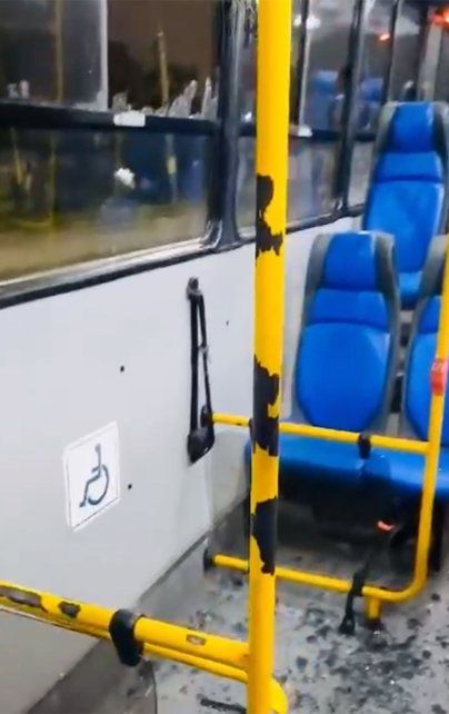 Atacaron a piedrazos un colectivo de la línea 107 en la zona sur de Rosario