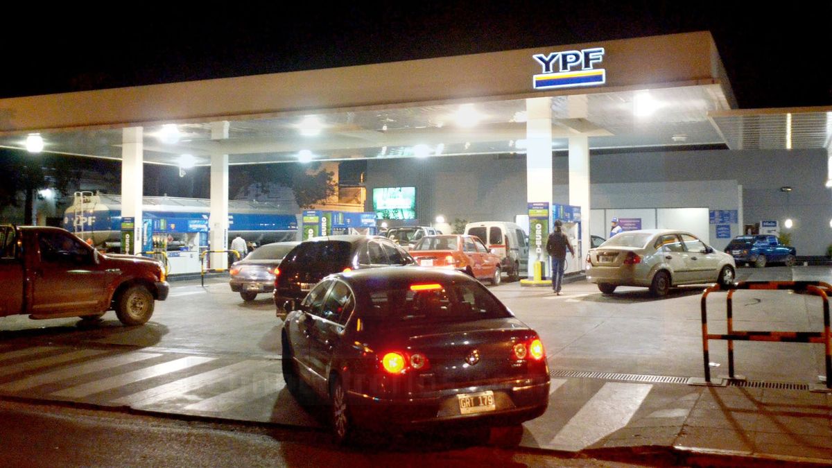 Tras los aumentos de Axion y Shell YPF aumentó el 3 sus combustibles