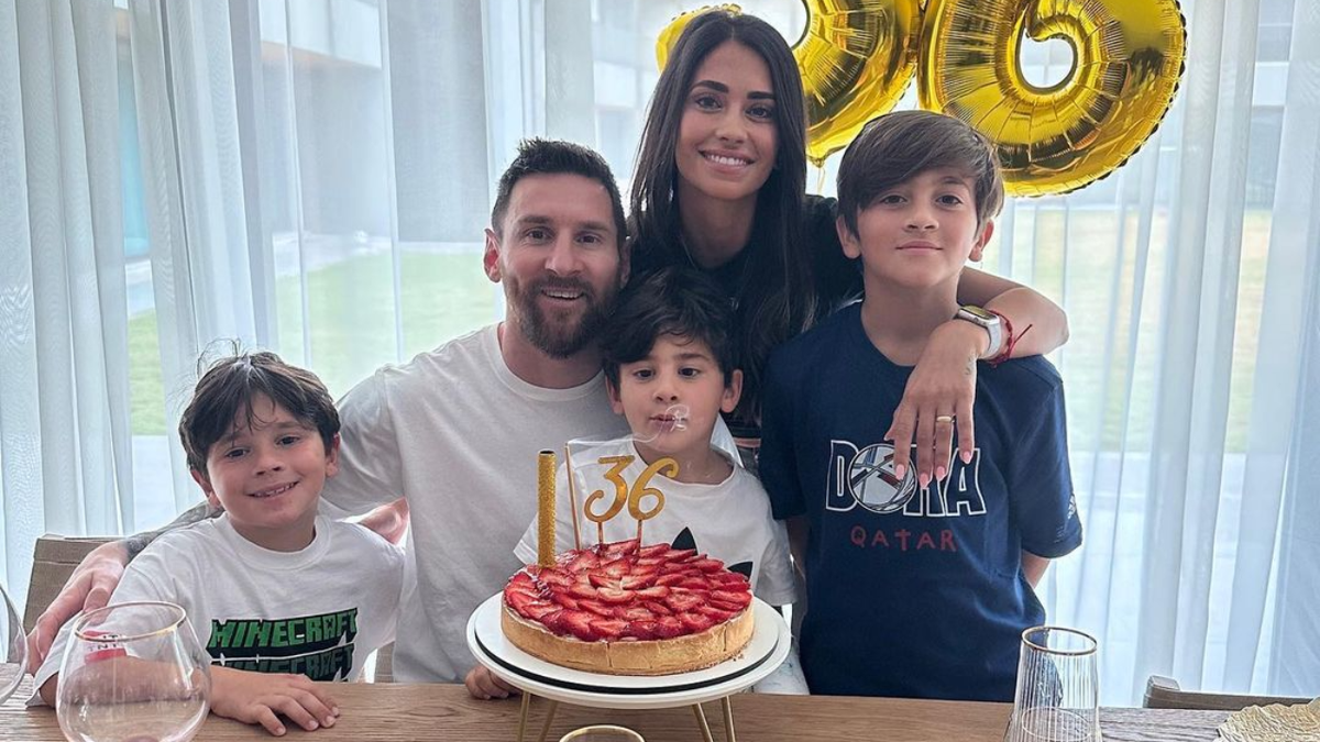 Messi Festej Los A Os Con Su Familia En Funes