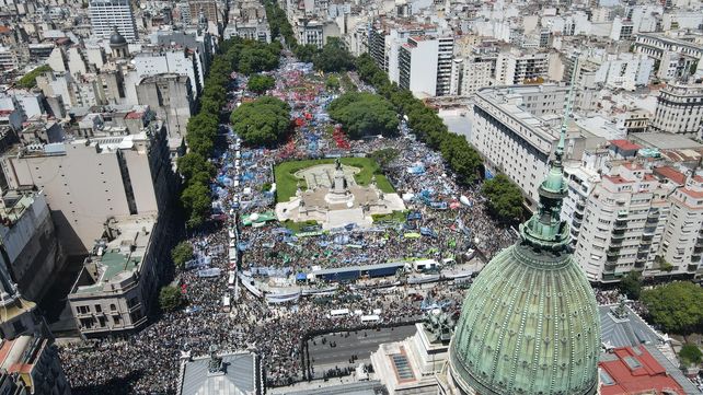 Multitudinario Acto De La Cgt El Plan Milei Destroza Los Derechos De