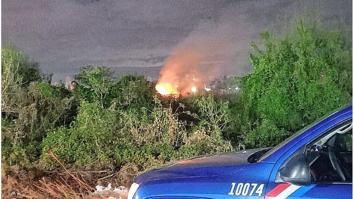 Impactante Incendio De Pastizales En Circunvalaci N Oeste Y Autopista