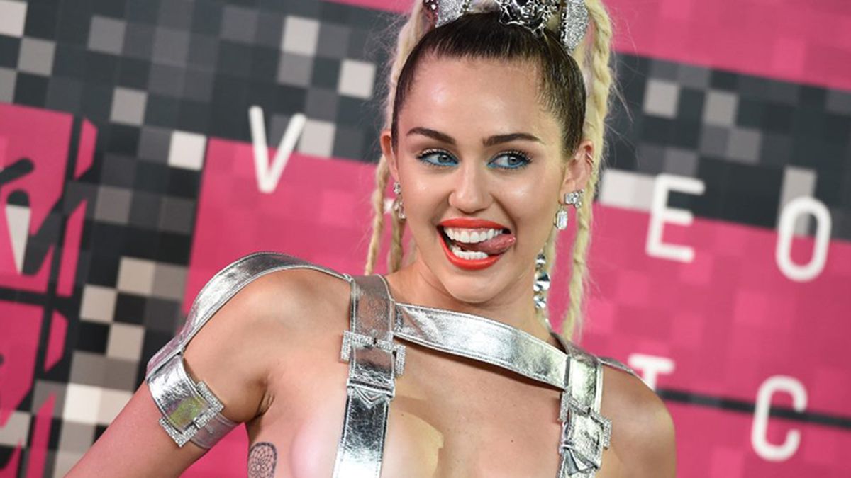 Miley Cyrus va por más y ahora quiere dar un show completamente desnuda