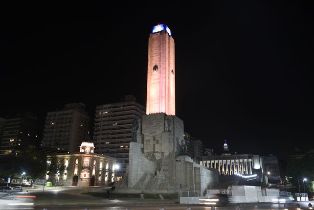 Al fin el Monumento a la Bandera quedará iluminado en forma definitiva