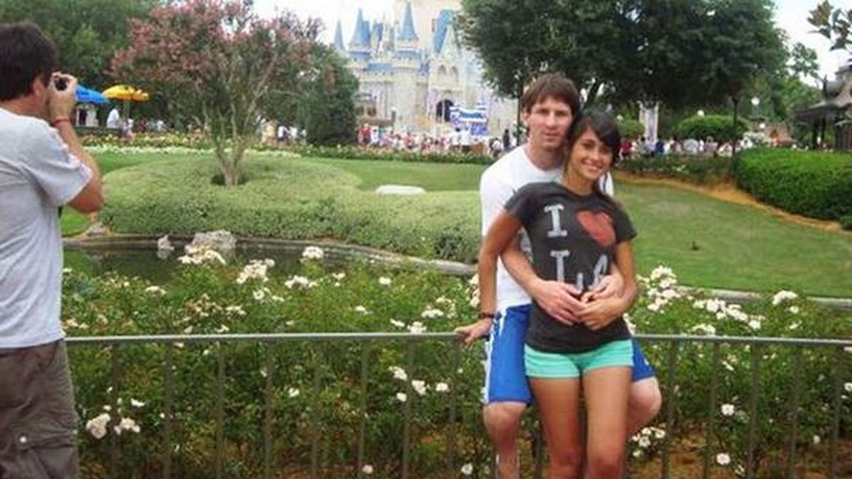 Las fotos del otro viaje de Messi y Antonella a Disney cuando empezó