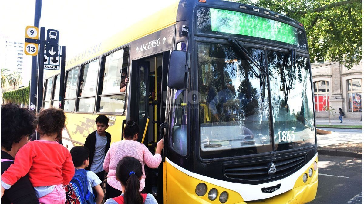 Colectivos sin acuerdo salarial UTA Santa Fe lanzó un paro de 72