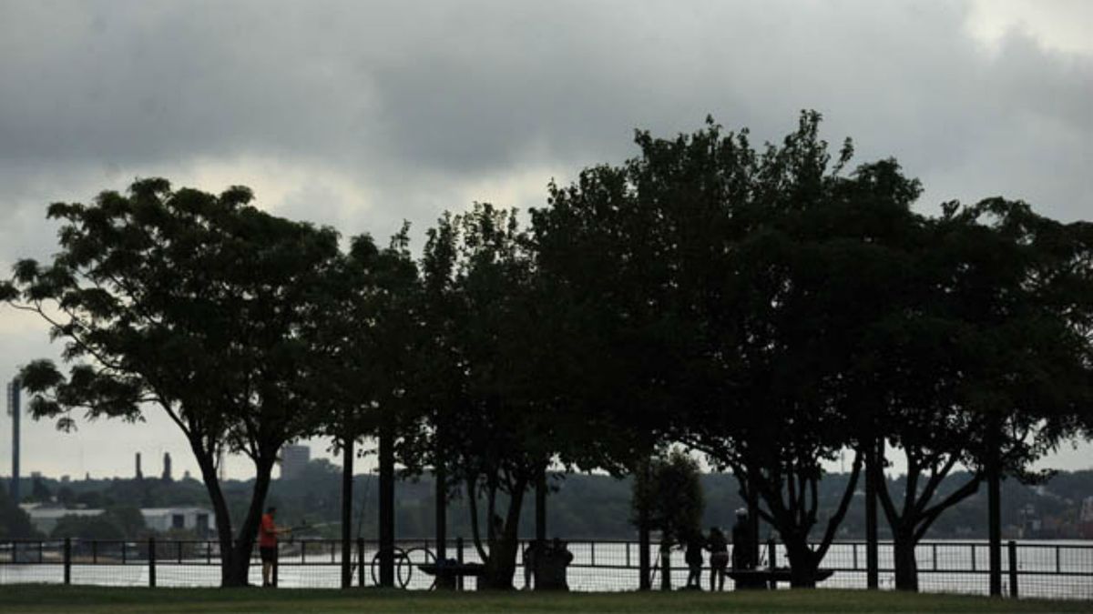 Feriado Con Cielo Nublado Y Vientos Del Sudeste Que Anuncian