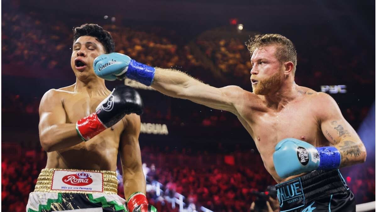 Canelo Álvarez defendió sus coronas en una pelea vibrante ante Munguía