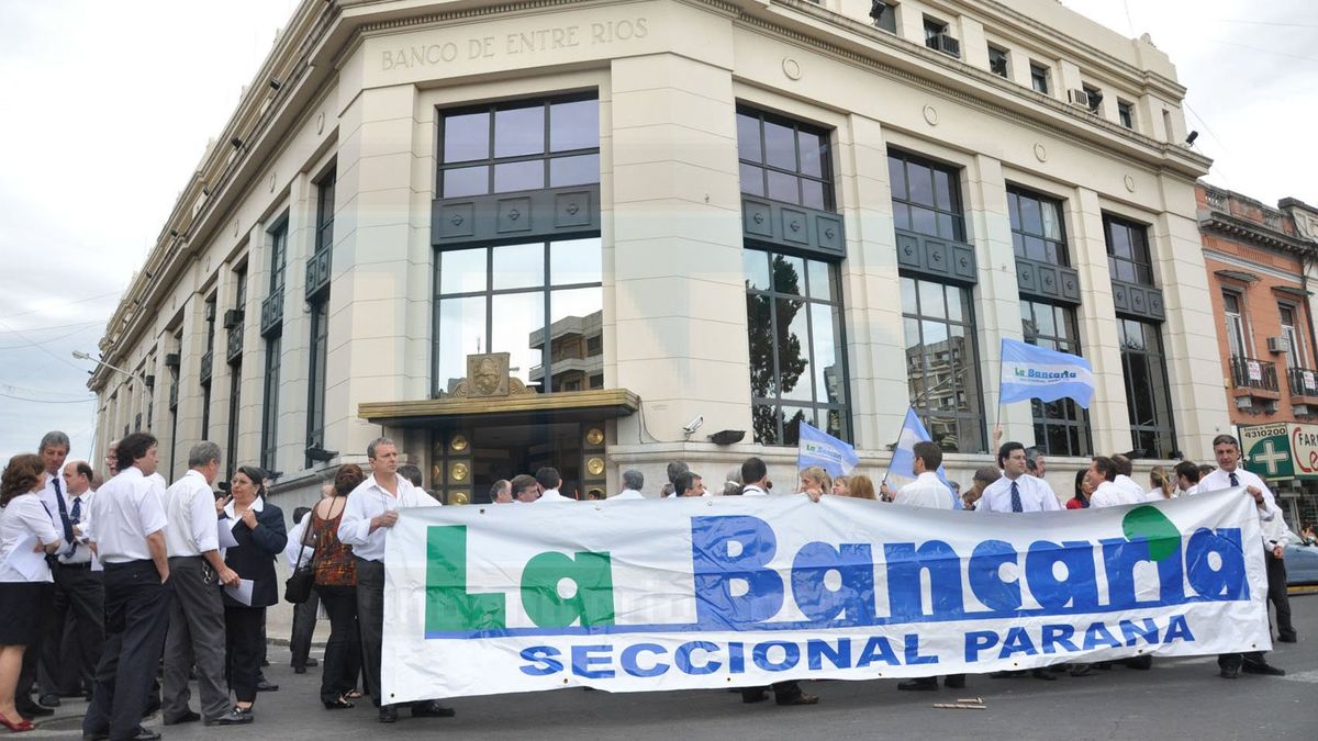 Paritarias Los Bancarios Acordaron Suba Del 30