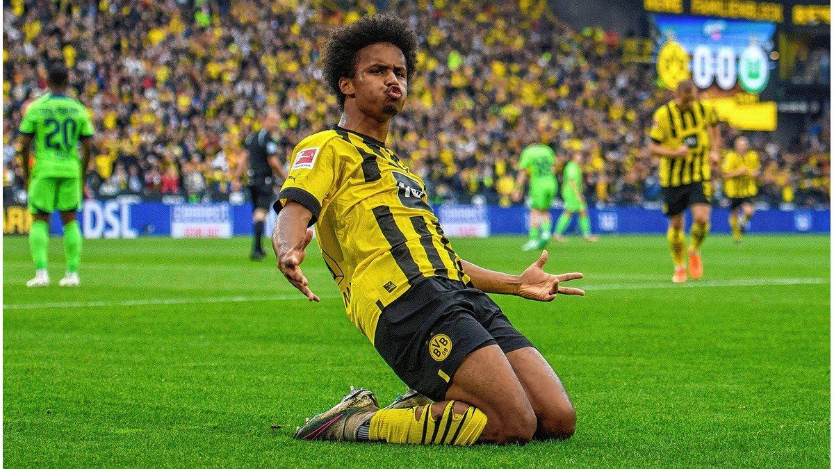 Borussia Dortmund Gole Y Est Cerca Del L Der Bayern Munich