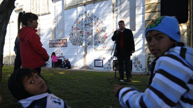 Inauguraron Un Mural En Homenaje Al Doctor Favaloro En Santa Fe