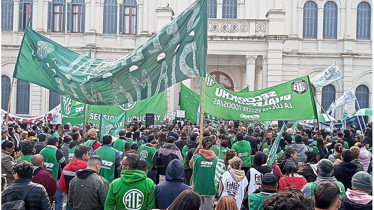 Paro CGT en Paraná se marchó contra el ajuste de Javier Milei y contra