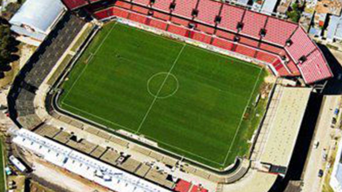 Colón a 19 años de la reinauguración del estadio con susto