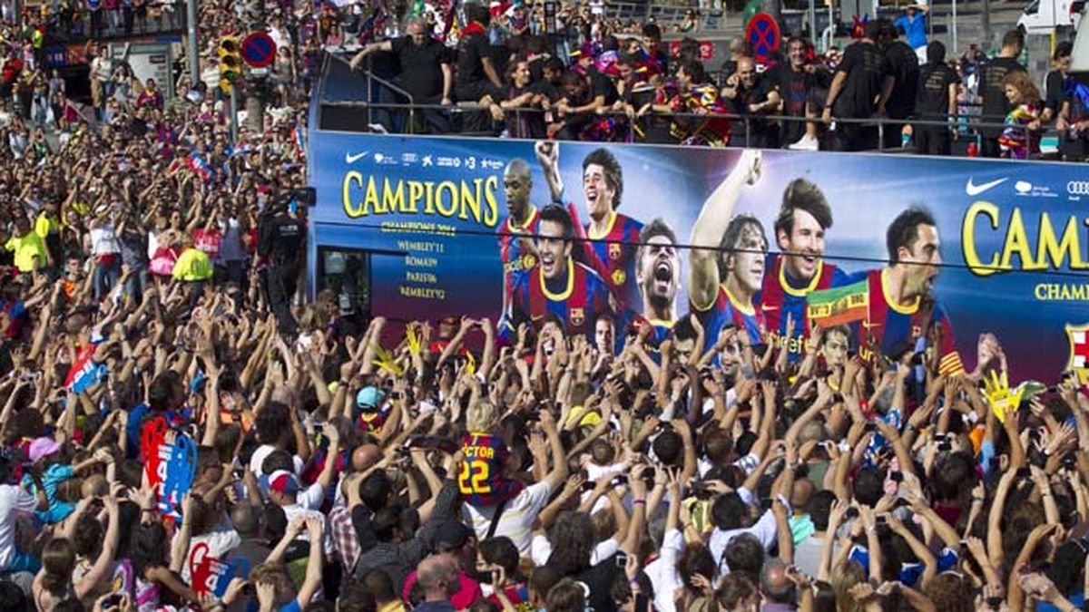 Los Campeones Llegaron A Barcelona Y La Fiesta Se Apoder De La Ciudad