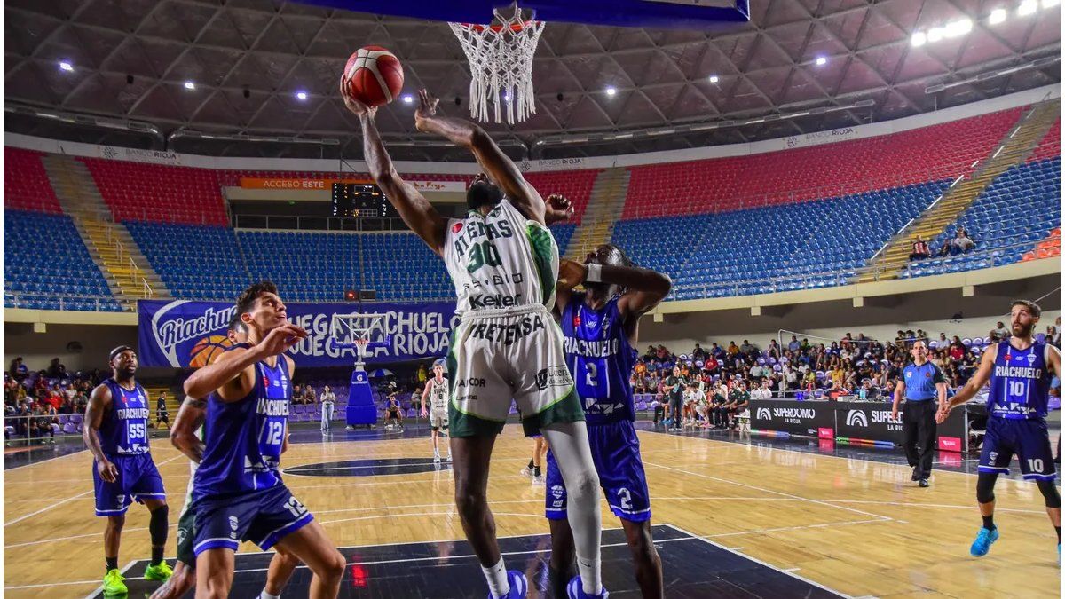 Atenas cayó ante Riachuelo en La Rioja y lo festejó Unión