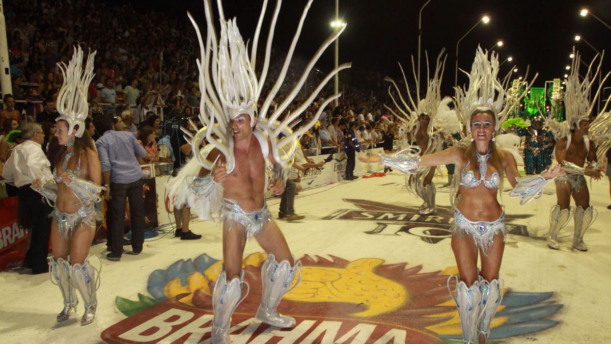 Arranc Con M S De Mil Personas El Cl Sico Carnaval De Gualeguaych