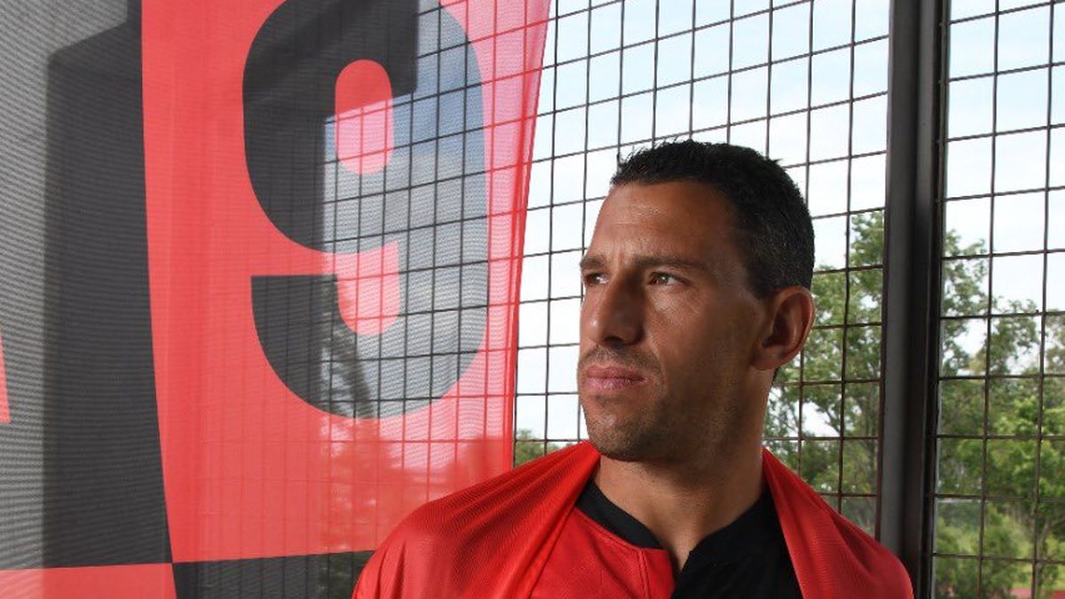 Newells presentó la nueva camiseta con Maxi Rodríguez