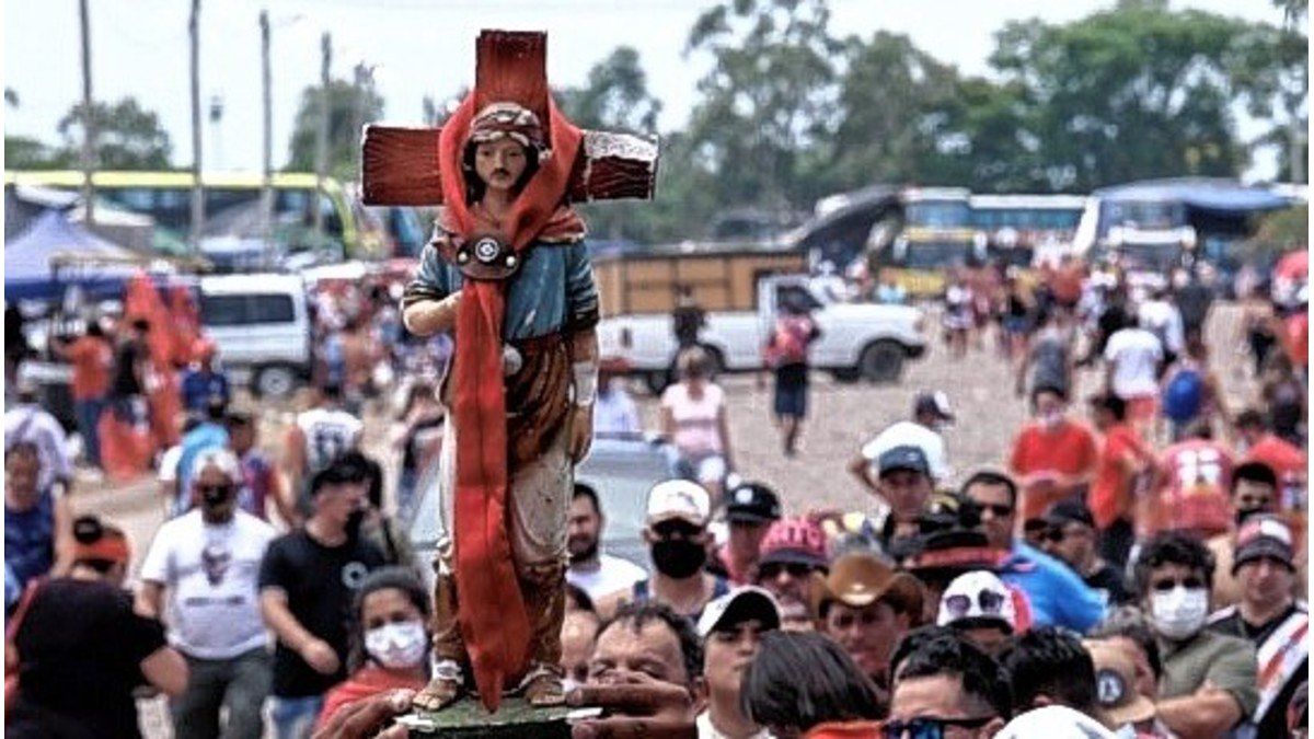 Gauchito Gil Fieles De Todo El Pa S Confluyen En Corrientes