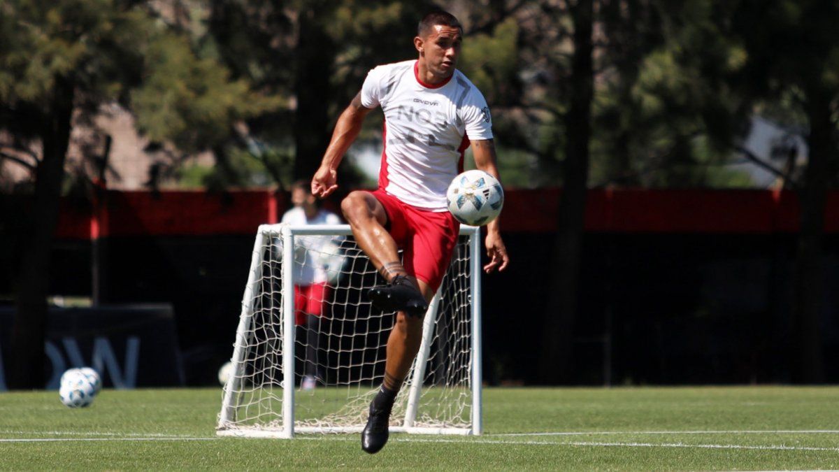 Newells Gustavo Velázquez fue citado a la selección de Paraguay