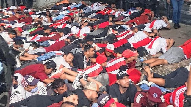 M S De Barras De River Detenidos En El Monumental