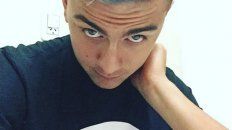 El jugador de la Juventus ,uno de los jugadores de moda, estren贸 un estramb贸tico nuevo look . El jugador de la Juventus ,uno de los jugadores de moda, estren贸 un estramb贸tico nuevo look .