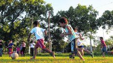 Inclusión social. Que los jóvenes jueguen y practiquen deportes y no estén en la calle es la idea de los legisladores. Inclusión social. Que los jóvenes jueguen y practiquen deportes y no estén en la calle es la idea de los legisladores.