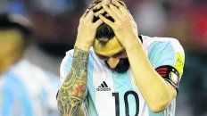 No lo puede creer. Messi se agarra la cabeza frente a Chile, el partido de la sanción. No lo puede creer. Messi se agarra la cabeza frente a Chile, el partido de la sanción.