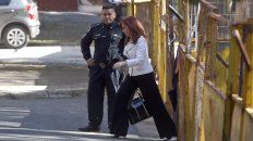 Puerta lateral. Cristina sale de Tribunales luego de declarar. Puerta lateral. Cristina sale de Tribunales luego de declarar.