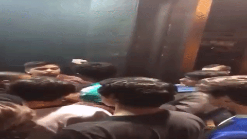 La tremenda agresión de patovicas a un grupo de jóvenes en la puerta de un boliche