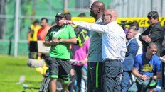 Hacia allá. Montero parece indicarle a su ayudante, el Chengue Morales, cuál es el camino a tomar de ahora en más. El entrenador canalla buscará ganar la Copa Argentina. Hacia allá. Montero parece indicarle a su ayudante, el Chengue Morales, cuál es el camino a tomar de ahora en más. El entrenador canalla buscará ganar la Copa Argentina.