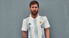 messi presento la nueva camiseta argentina que utilizara la seleccion en el mundial messi presento la nueva camiseta argentina que utilizara la seleccion en el mundial