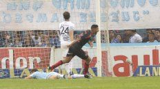 Joaquín Varela celebra con alma y vida el empate del domingo ante Atlético Tucumán. Joaquín Varela celebra con alma y vida el empate del domingo ante Atlético Tucumán.