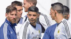 Todos de acá. Leo Messi, Ever Banega y Angel Di María se mostraron muy unidos en suelo ruso. Detrás, Lo Celso y Ansaldi. Todos de acá. Leo Messi, Ever Banega y Angel Di María se mostraron muy unidos en suelo ruso. Detrás, Lo Celso y Ansaldi.