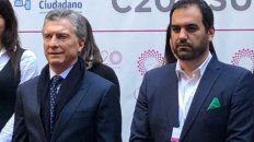 El director ejecutivo de Poder Ciudadano, Pablo Secchi, con el pañuelo verde y en la foto junto a Macri. El director ejecutivo de Poder Ciudadano, Pablo Secchi, con el pañuelo verde y en la foto junto a Macri.