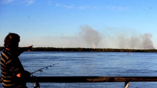 Preocupación por la aparición de nuevos focos de incendio en las islas frente a Rosario