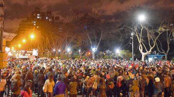 Pellegrini y Buenos Aires. Los manifestantes protestaron a metros de la plaza López. Pellegrini y Buenos Aires. Los manifestantes protestaron a metros de la plaza López.