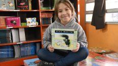 Emily elige el cuento “Niña bonita” por la historia y las ilustraciones. Emily elige el cuento “Niña bonita” por la historia y las ilustraciones.