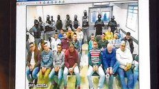 Los principales acusados están en la cárcel de Ezeiza y siguen el juicio esposados y en videoconferencia. Los principales acusados están en la cárcel de Ezeiza y siguen el juicio esposados y en videoconferencia.
