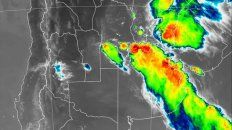 La imagen de radar muestra el avance de la tormenta sobre Rosario y una amplia zona. La imagen de radar muestra el avance de la tormenta sobre Rosario y una amplia zona.