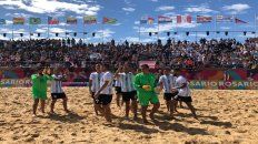 A la final. La selección celeste y blanca festejó tras lograr la victoria de 2 a 1 contra Paraguay en el último minuto del partido y lo hicieron bajo el canto de una platea populosa. A la final. La selección celeste y blanca festejó tras lograr la victoria de 2 a 1 contra Paraguay en el último minuto del partido y lo hicieron bajo el canto de una platea populosa.