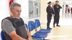 Espera. Alberto Perassi, serio y pensativo, aguarda ser llamado para declarar en el Centro de Justicia Penal. Espera. Alberto Perassi, serio y pensativo, aguarda ser llamado para declarar en el Centro de Justicia Penal.