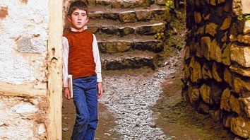 Ahmed, el personaje central en el filme de Abbas Kiarostami. Ahmed, el personaje central en el filme de Abbas Kiarostami.
