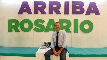 Pura alegría. Pablo Javkin sólo durmió dos horas después del triunfo en el acto eleccionario del domingo. Vivo esto a pleno, confió. Pura alegría. Pablo Javkin sólo durmió dos horas después del triunfo en el acto eleccionario del domingo. Vivo esto a pleno, confió.