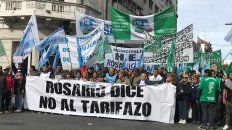 Los gremios marcharon por las calles céntricas hacia la Bolsa de Comercio, en Córdoba y Corrientes. Los gremios marcharon por las calles céntricas hacia la Bolsa de Comercio, en Córdoba y Corrientes.