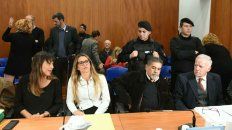 El gasista García (con campera) junto a sus defensores. El gasista García (con campera) junto a sus defensores.