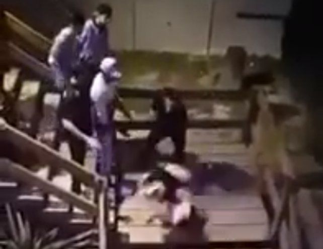 Un patovica tiró a una chica por las escaleras le provocó una fractura expuesta