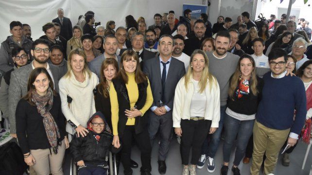 Javkin junto a los candidatos al Concejo.