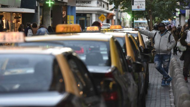 Esta tarde sería aprobado un nuevo incremento en los taxis.